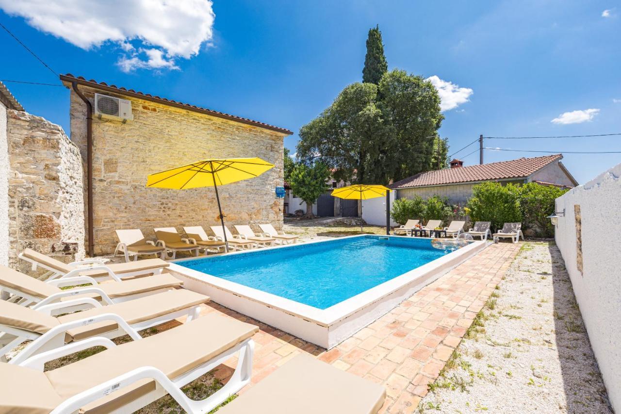 Laura - Orihi Villa *