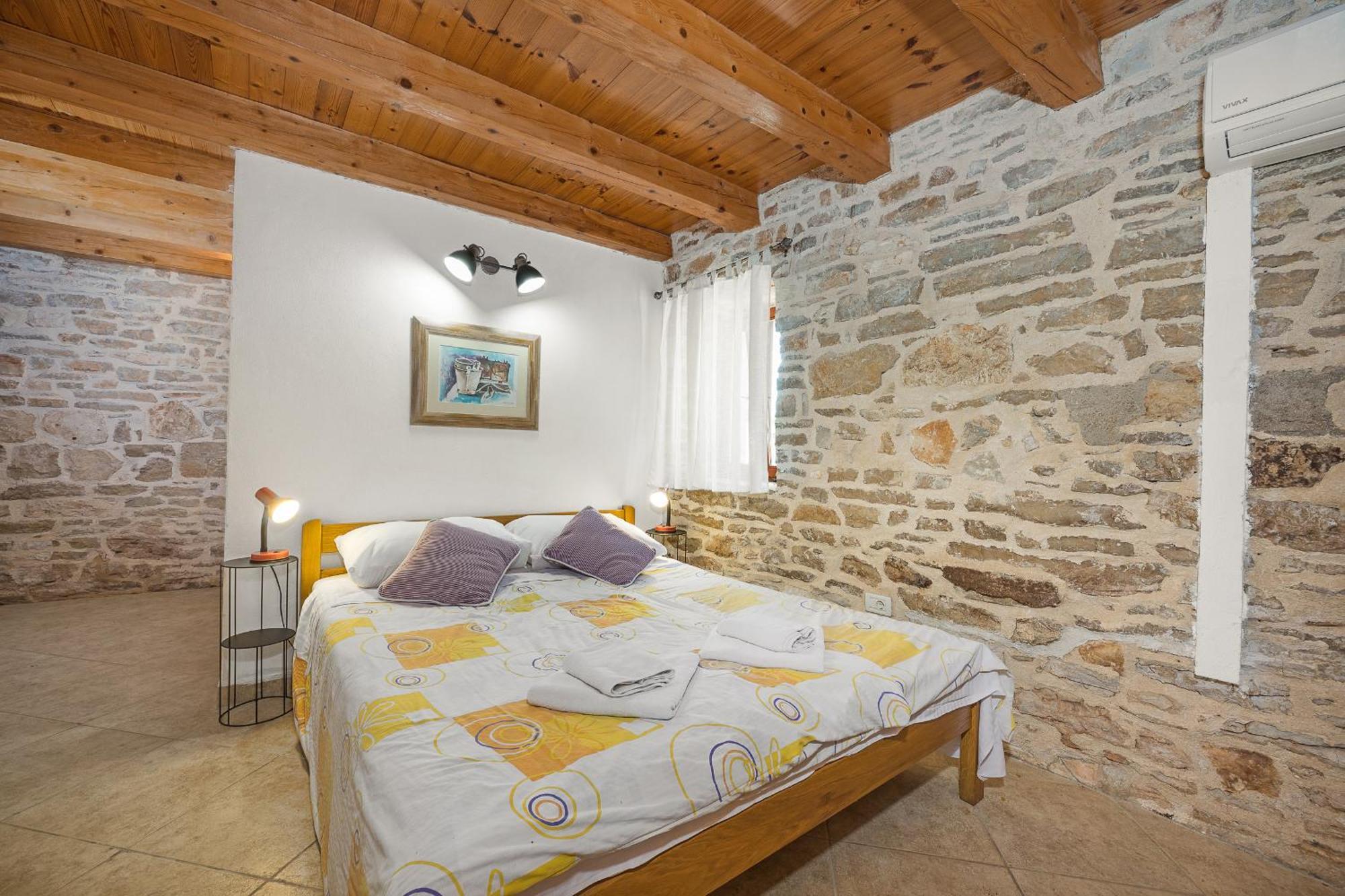 Laura - Orihi Villa Barban